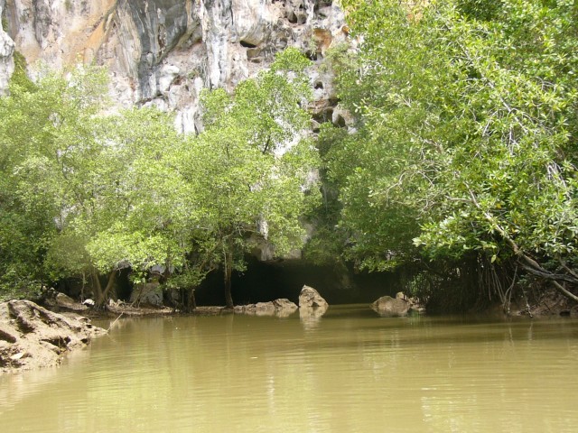 Khlong Pak Lao Entrance to end tunnel